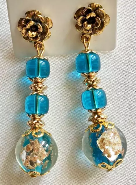 ⭐️boucles d’oreilles  clous fleurs , perles verre Murano bleues 🌟