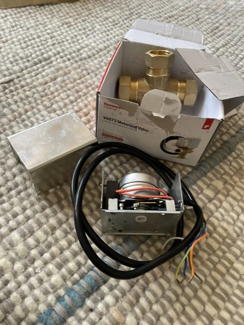 MK BY HONEYWELL 3-Port Motorised Mid Position Valve 28mm £99.00 ...