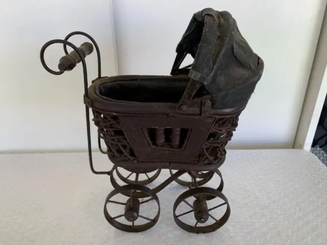 Vintage Small Decorative Dolls Pram Display