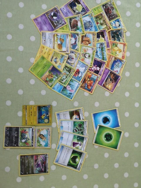 100 Original Pokemon Karten Set - Inkl. 8 Glitzer Holo Karten Auf Englisch