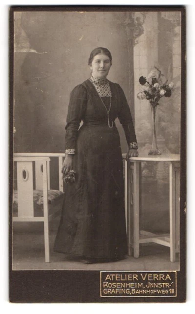 Fotografie Herm. Franck-Verra, Rosenheim, Innstr. 1, Junge Dame im modischen Kl