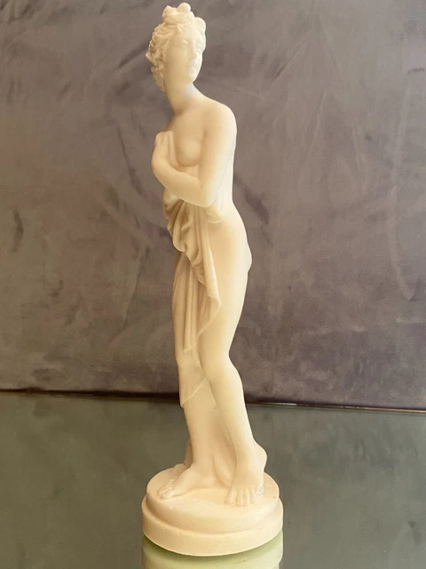 Sculpture en albâtre à la femme à l'Antique signée A. Santini 2