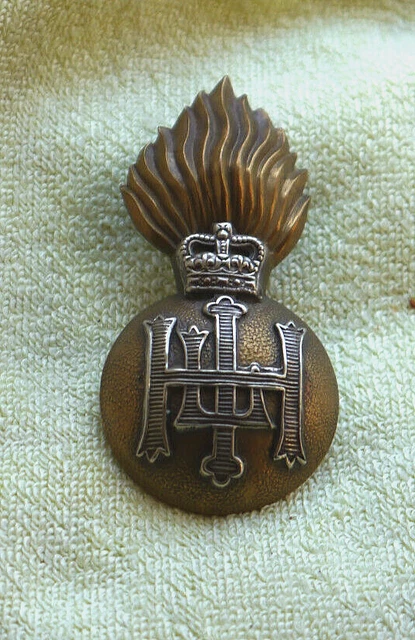 British Army Royal Highland Fusileers 2nd Batt Cap Badge Bi-Metal - Queens Crown