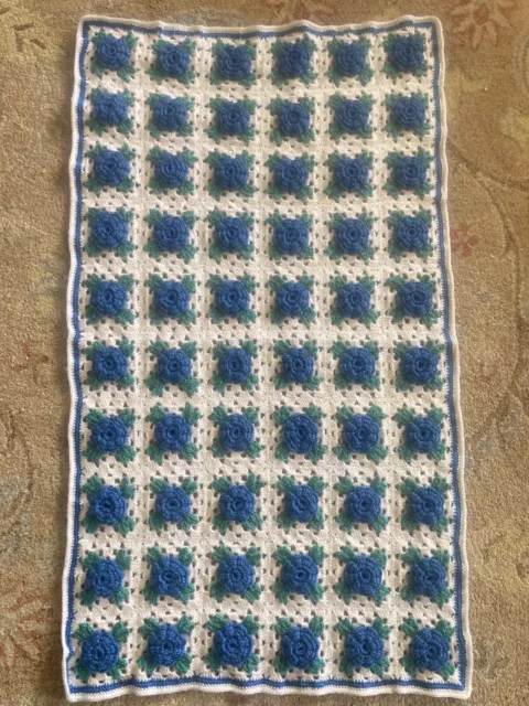 Crochet GRANNY SQUARE 3D ROSE LAP BABY AFGHAN white blue green 25 X 42