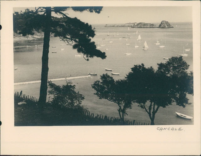 France, Cancale, Vue du quai et de l&#039;île des Rimains, ca.1935, vintage silv