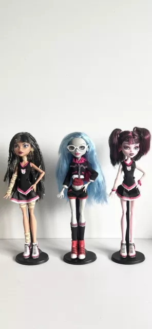 Monster High Fearleaders Draculaura Ghoulia & Cleo Dolls Set & Accessories 2