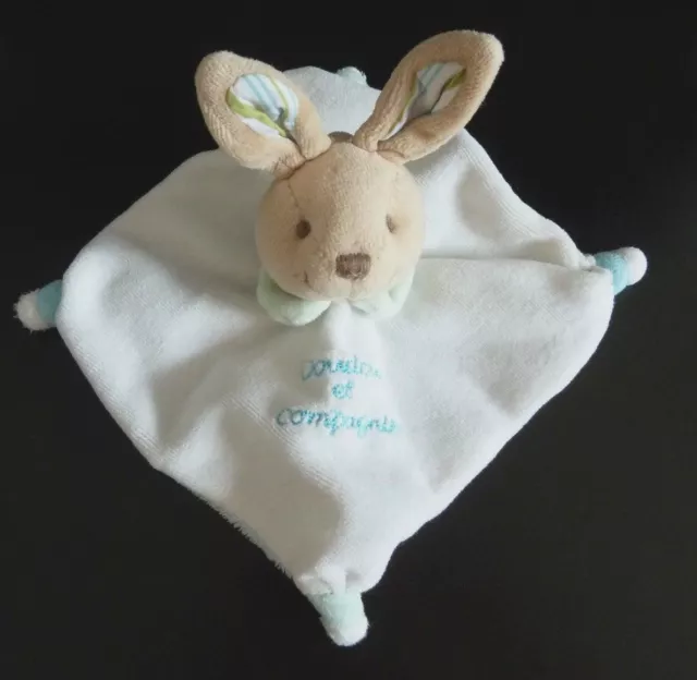 Ni1. DOUDOU ET COMPAGNIE PLAT LAPIN BLANC col vert oreilles rayées bleu - TBE
