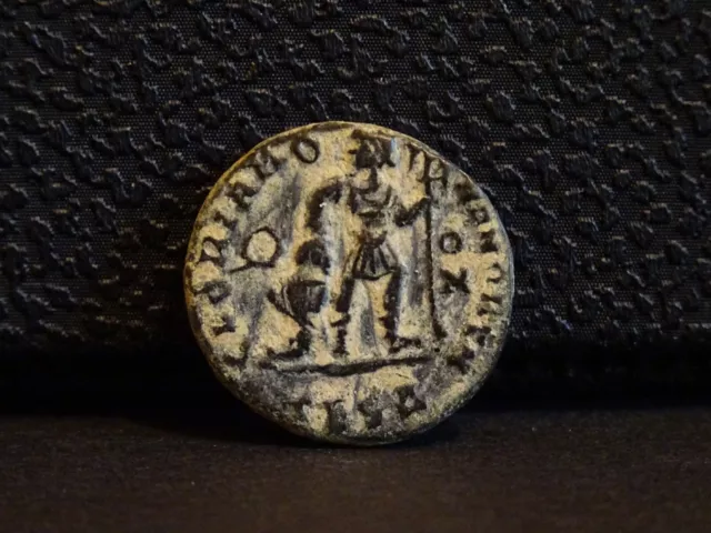 Valente (364 - 378): Follis. Thessalonica. 2,68g.