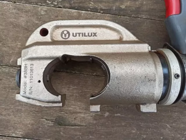 Utilux 12 Tonne battery powered hydraulic crimper 3
