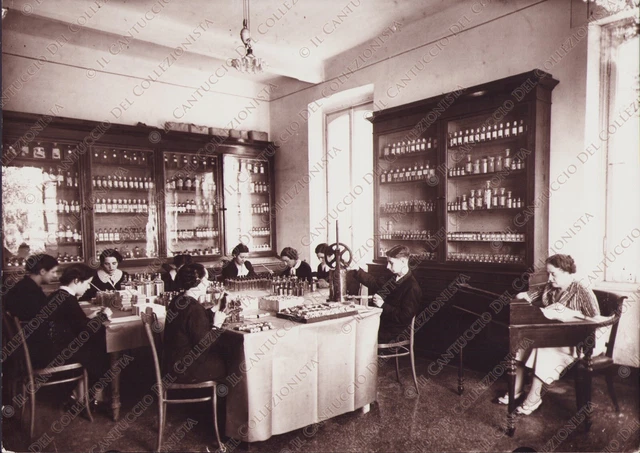 1925 GENOVA Lavoratrici fabbrica profumi ed essenze RISTAMPA Fotografia