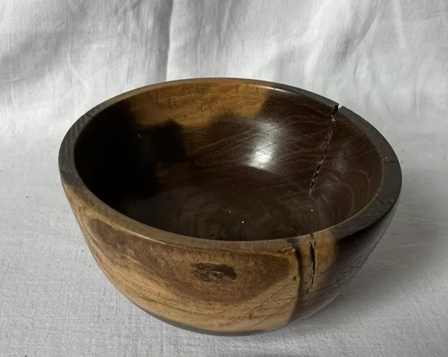 Vintage Neil Henry Wooden Turner extraordinaire decorative Bowl 11.5cm diameter