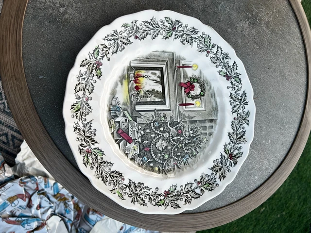 Vintage Johnson Brothers Merry Christmas Dinner Plate 10-1/2" England
