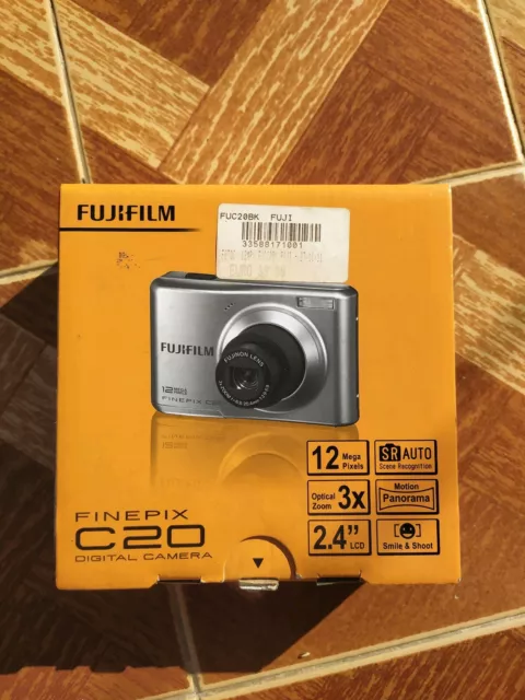 Fotocamera digitale Fujifilm Finepix C 20 da 12 megapixel + cavetto usb