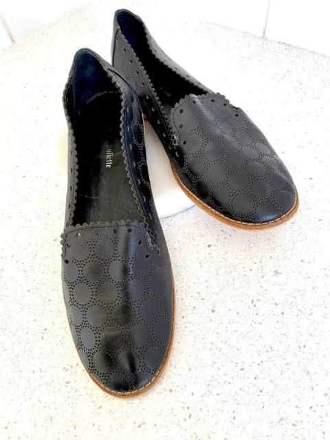 Django & Juliette Black Leather Ladies Loafers . Excellent Condition. Size 39 .