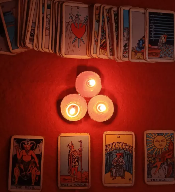 Tirada de Tarot, sentimientos ( respuesta por e-mail)