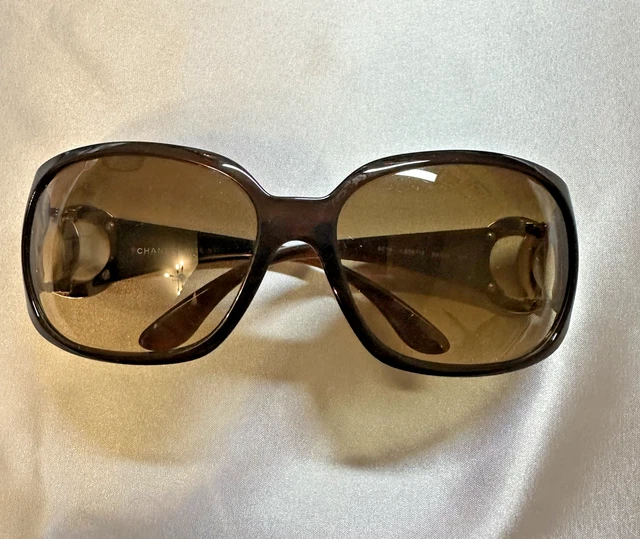 Authentic CHANEL Vintage Sunglasses – Model 6014 – Brown Gradient – Italy Authentic CHANEL Vintage Sunglasses – Model 6014 – Brown Gradient – Italy