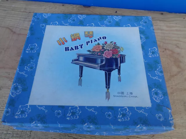 Jouet ancien petit baby piano de poupée en bois Motifs floraux shangai jeu