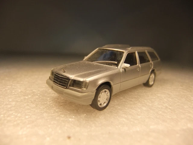 Miniature Herpa 1/87 Mercedes Benz E320 Avantgarde – Bordeaux, Plastique, Collection