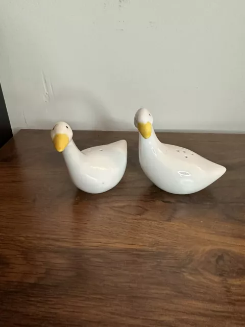 Avon White Hugging Geese Salt And Pepper Shakers Set Porcelain Country Cottage