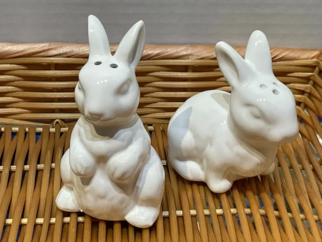 Vintage Snow White Ceramic Bunny Rabbits Easter Salt And Pepper Shakers Pair