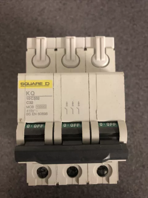 SQUARE D / SCHNEIDER KQ 32 AMP C Type 10 kA TRIPLE POLE MCB KQ10C332 C32 32A