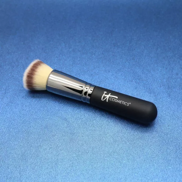It Cosmetics Heavenly Luxe Flat Top Buffing Foundation Brush No. 6 - Sealed