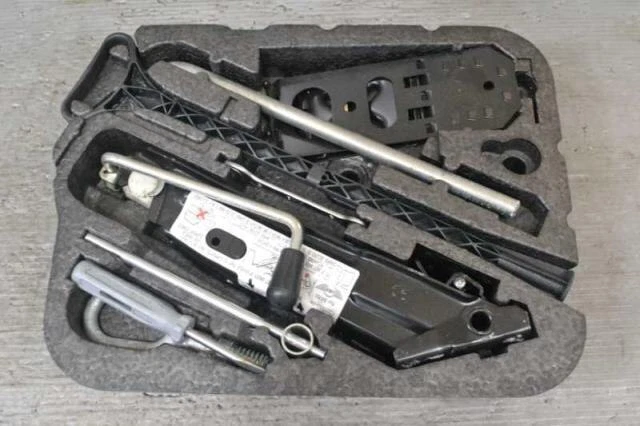 BMW BMW mini_ 2008 DBA-ME14 Kit attrezzi [usato] [PA85693426]