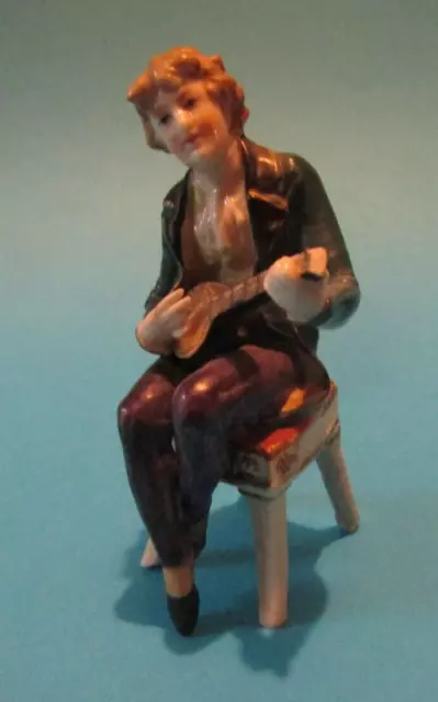 SUJET EN PORCELAINE DE VIENNE ? a restauré porcelain figurine