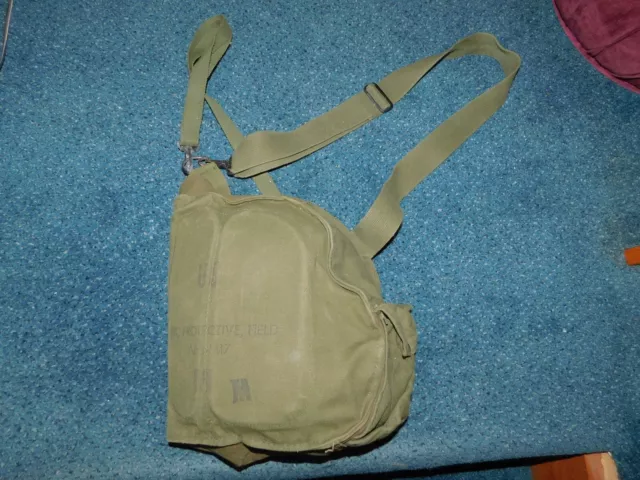 Vintage US Chemical-Biological Field M17 Military Gas Mask And Carry Bag Size M