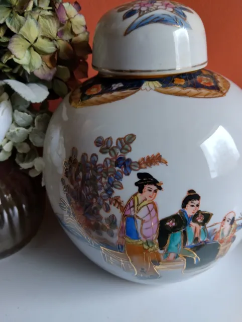 Beautiful Large Vintage Hand Painted Chinese Ginger Jar