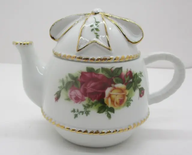Royal Albert By Royal Doulton Old Country Roses  Basketweave Teapot NO CUP