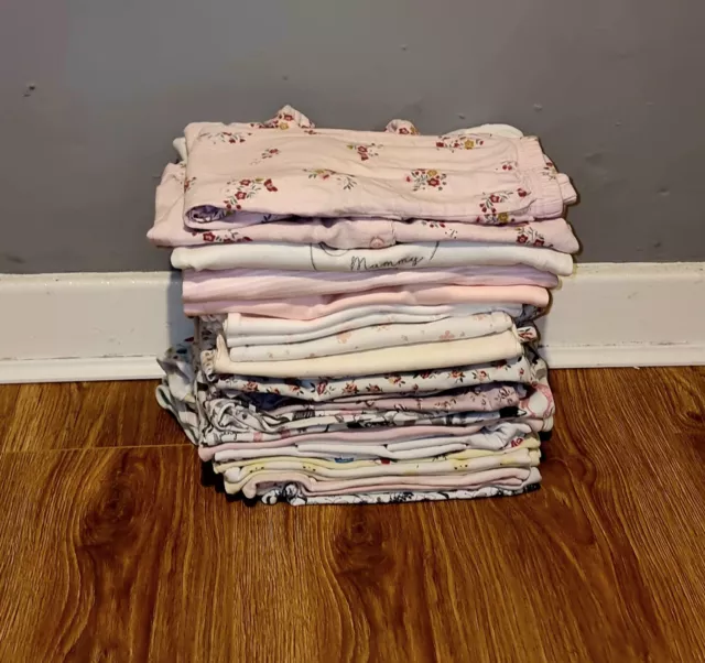 #25 Enorme pacchetto di costumi da notte per bambine età 18-24 mesi pigiami gilet