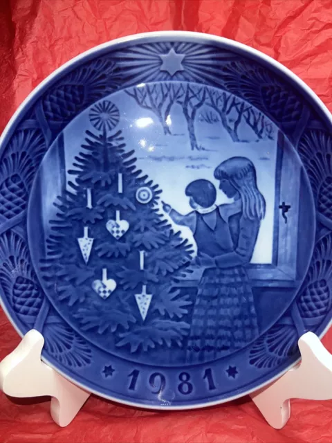 Royal Copenhagen Christmas Plate JULE AFTER 1981