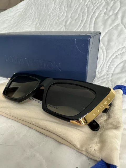 LOUIS VUITTON Acetate LV Moon Cat Eye Sunglasses Z1655W Black