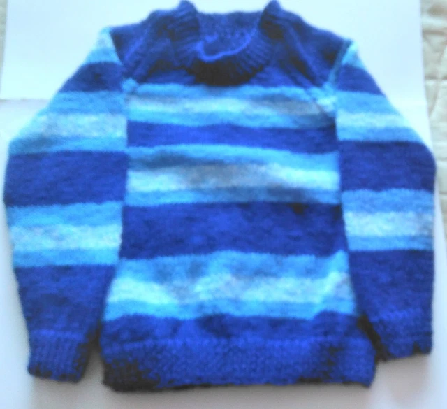 Maglione/maglione a righe blu lavorato a mano bambino - 24"