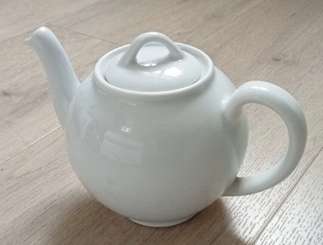 Théière Ancienne En Porcelaine Blanche Art Déco - Hauteur 23cm, Années 20-40, Reproduction Sous Licence, Occasion