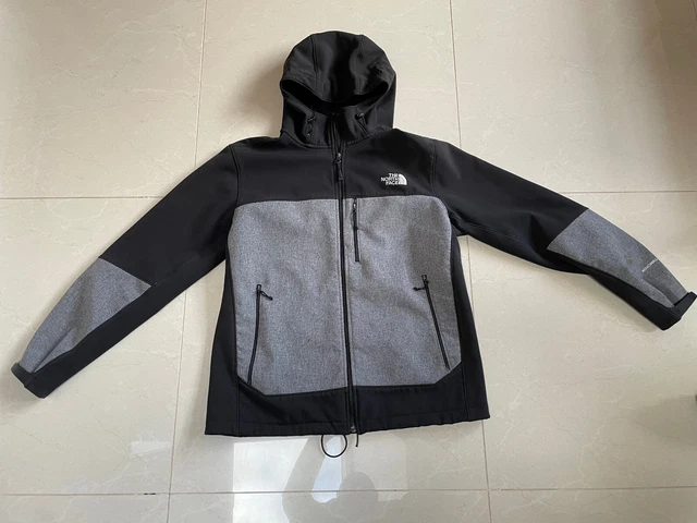 Giacca da parabrezza The North Face foderata con cappuccio guscio morbido da uomo piccola in perfette condizioni