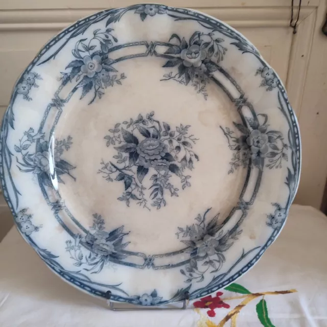 Sarreguemines grand plat rond en faïence modèle Cérès décor fleurs bleues
