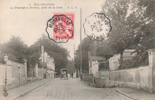 Cpa Essonne 91 Ris Orangis Le Passage A Niveau Pres De La Gare