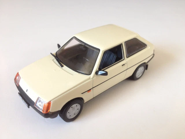 Cuir De Russie Modèle Réduit 1/43 Moskvitch 407 - Voiture