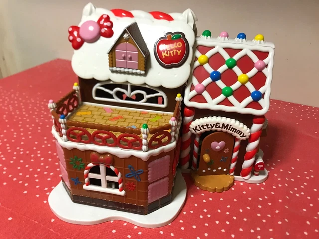 Casa di Hello Kitty con personaggi e accessori vari