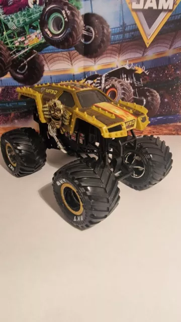 Monster Jam Monster Truck MAX-D Gold 1:24