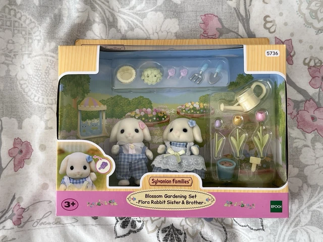 Kaupa Sylvanian Families - Flora Rabbit Family (5735) - Ódýr-531800