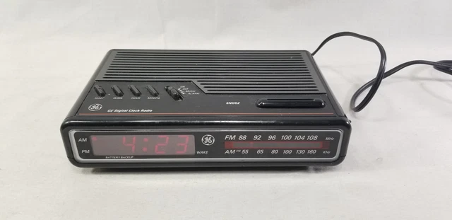 Vintage GE Digital Alarm Clock AM/FM Radio. Model No. 7-4612 BKB.