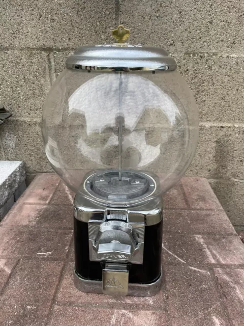 Commercial BEAVER Vending machine--50 cents--candy, gumball, 1" capsule--has key