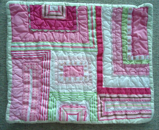 Mini almohada simulada Pottery Barn para niños mosaico