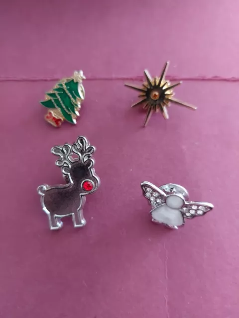 A/Vintage Christmas Themed Pin Badge Set