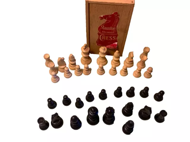 Vintage-Staunton Boxwood Chess Pieces Set House Martin Boxed king is 2 3/4” tall