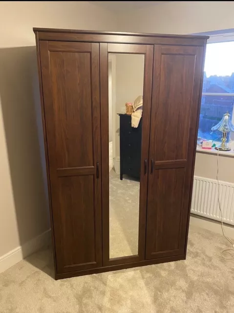 Songesand discount wardrobe brown