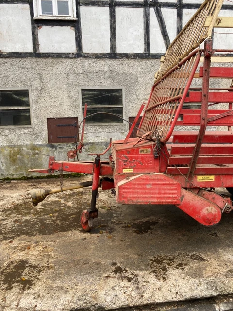alter Heuladewagen KRONE
